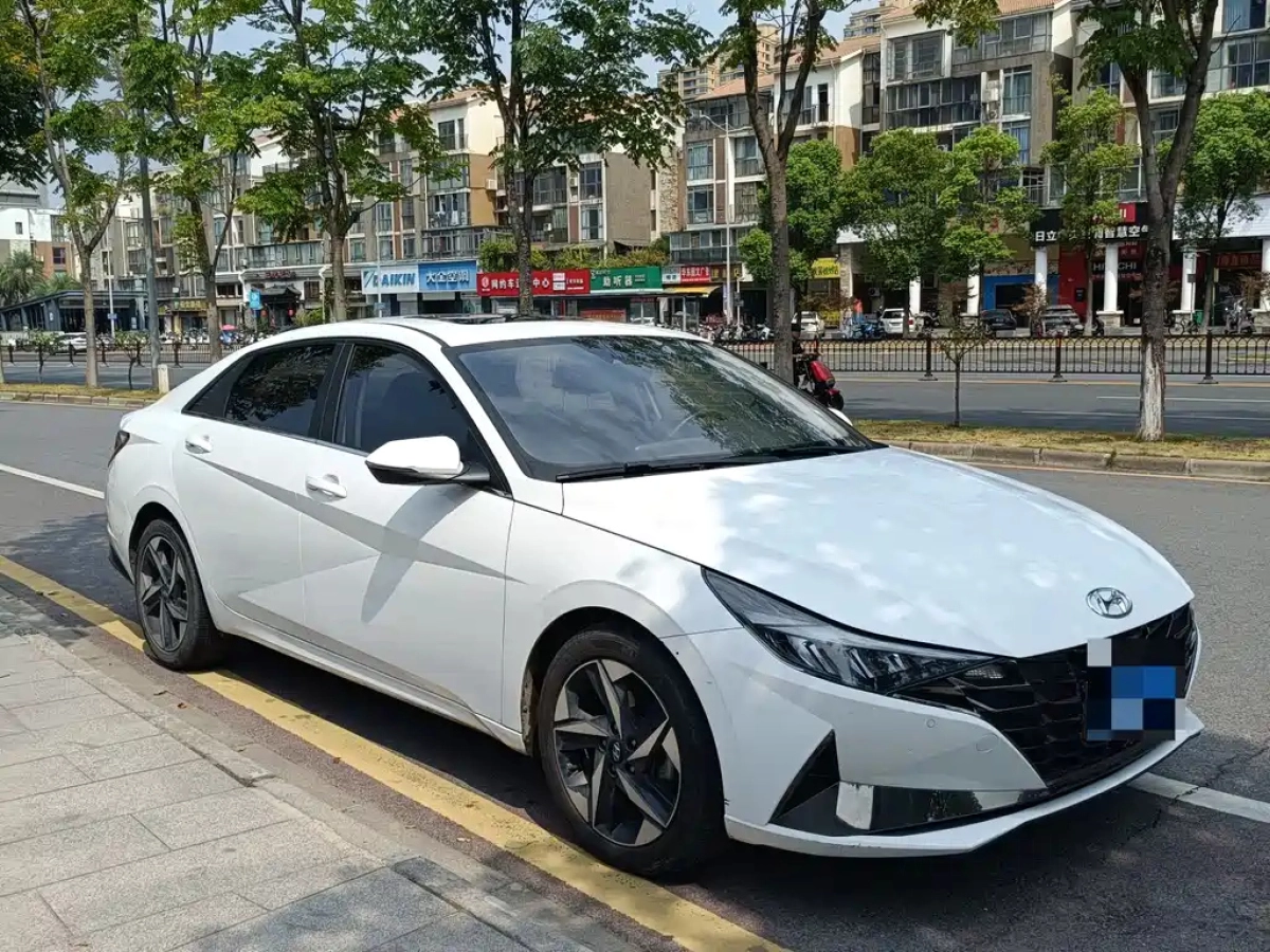 HYUNDAI ELANTRA