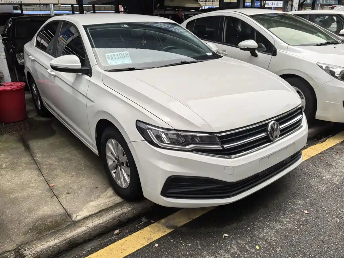 VOLKSWAGEN BORA