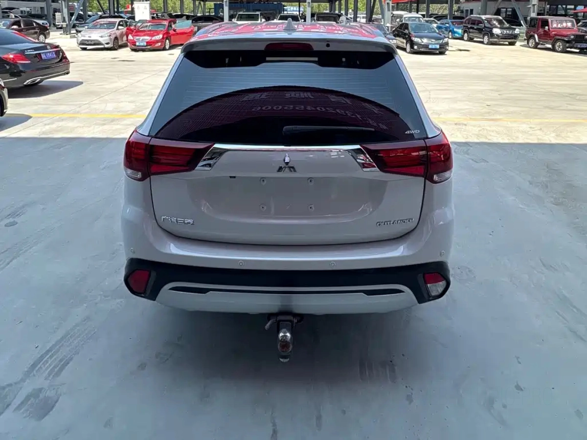 MITSUBISHI OUTLANDER