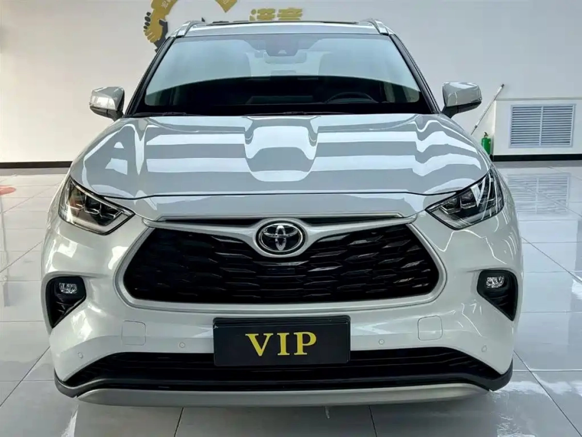TOYOTA HIGHLANDER