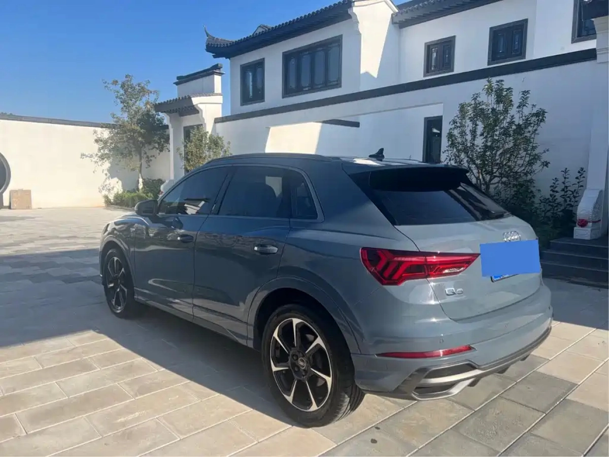 AUDI Q3