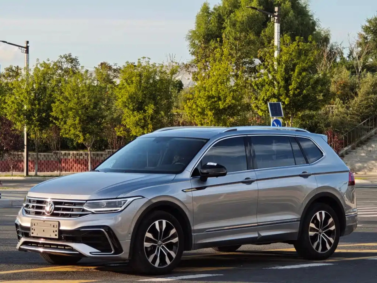 VOLKSWAGEN TIGUAN L
