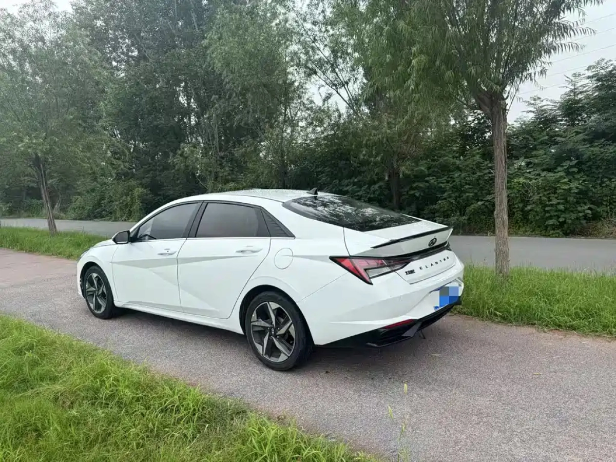 HYUNDAI ELANTRA