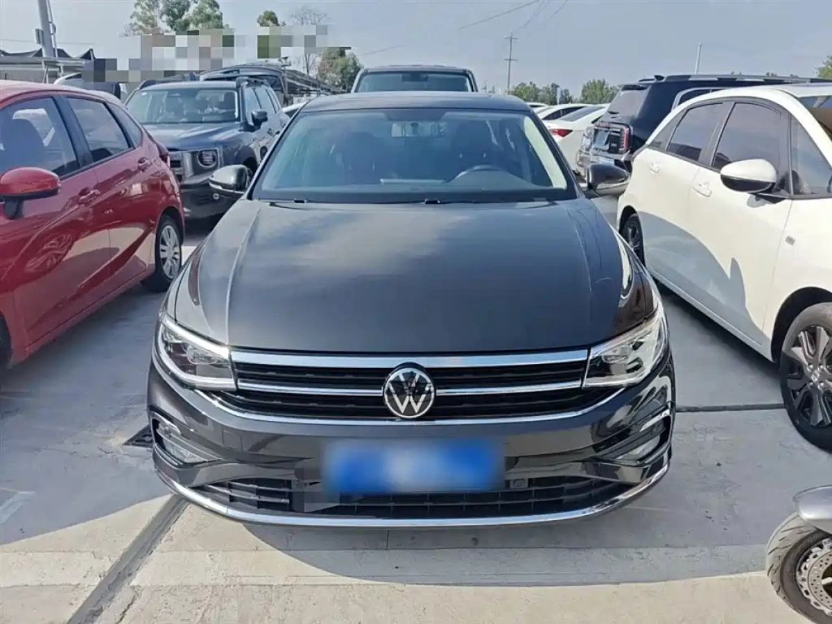 VOLKSWAGEN BORA