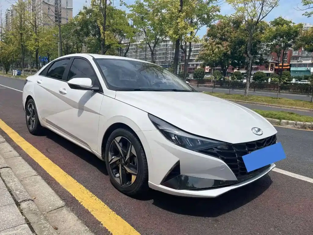 HYUNDAI ELANTRA