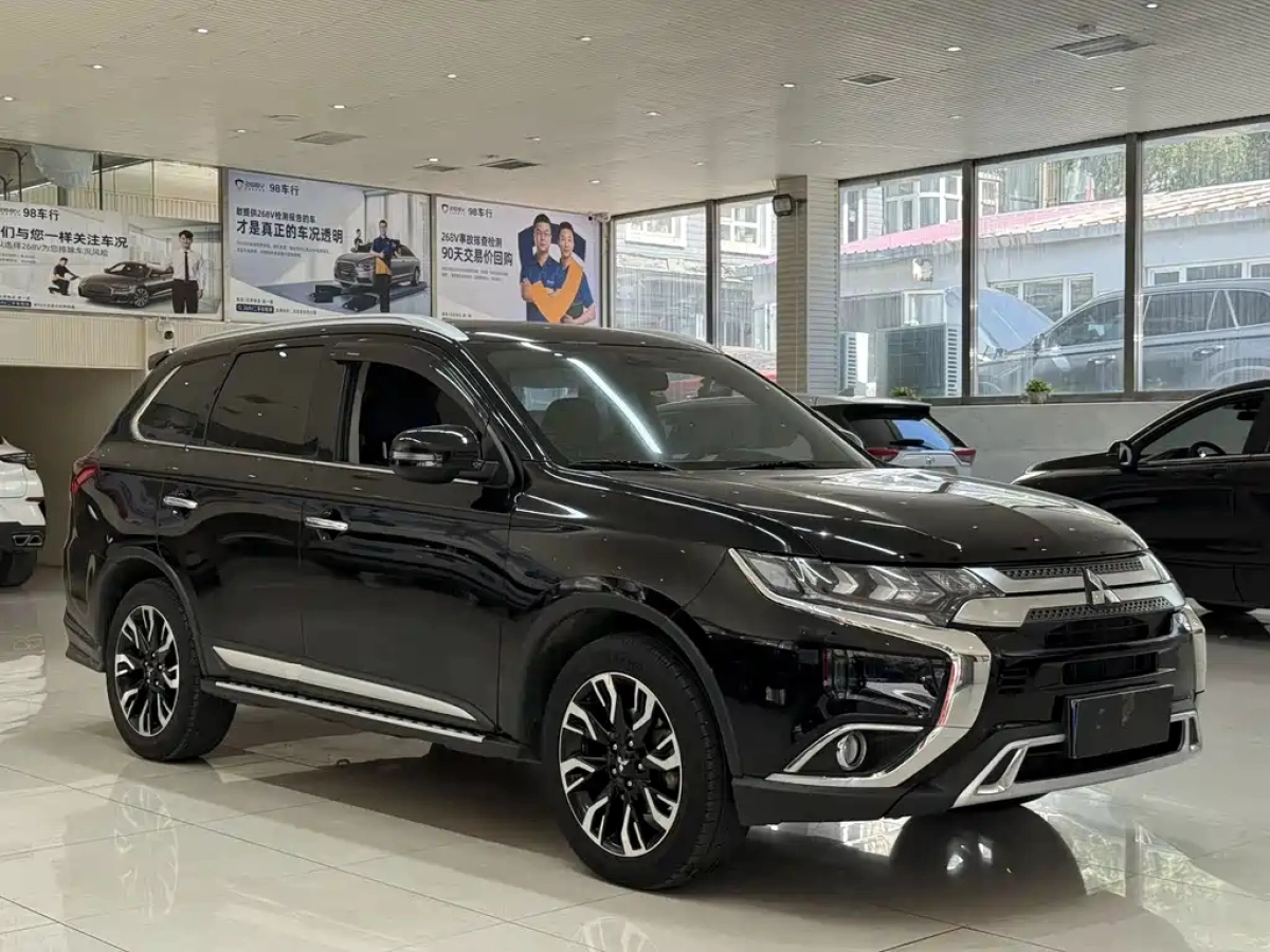 MITSUBISHI OUTLANDER