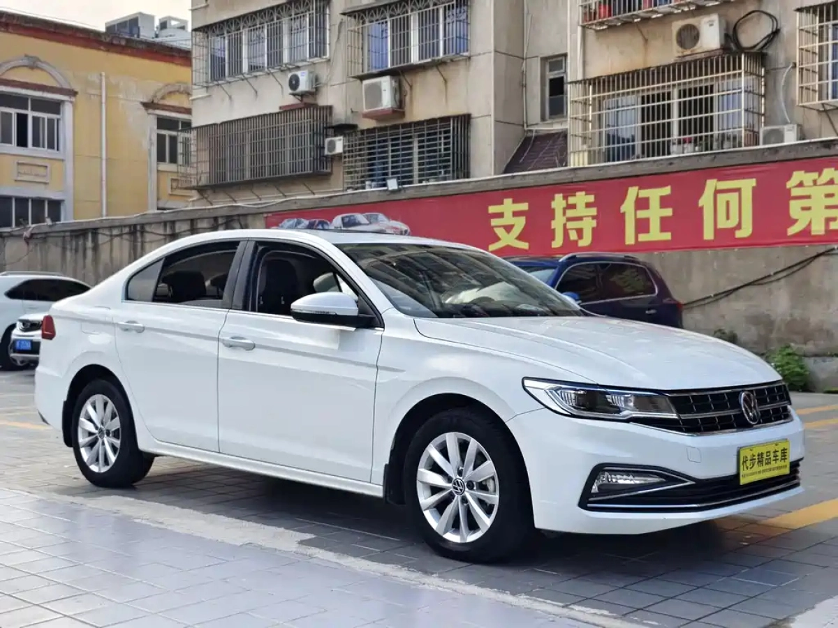 VOLKSWAGEN BORA