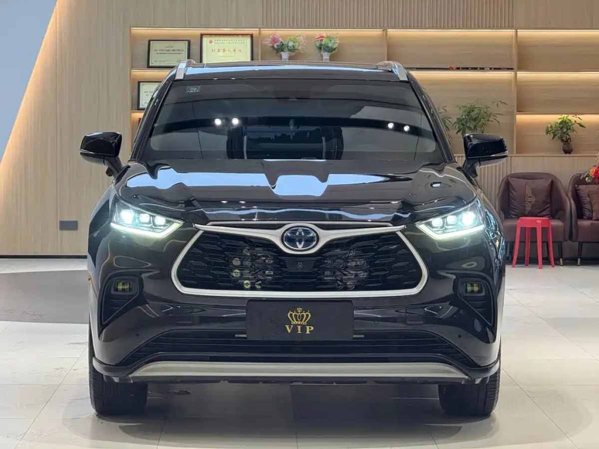 TOYOTA HIGHLANDER