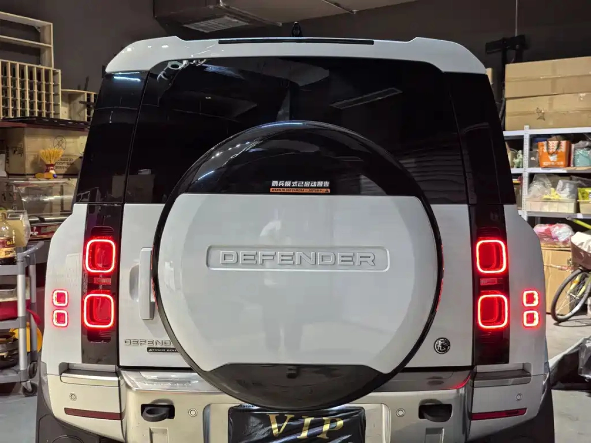 LAND ROVER DEFENDER
