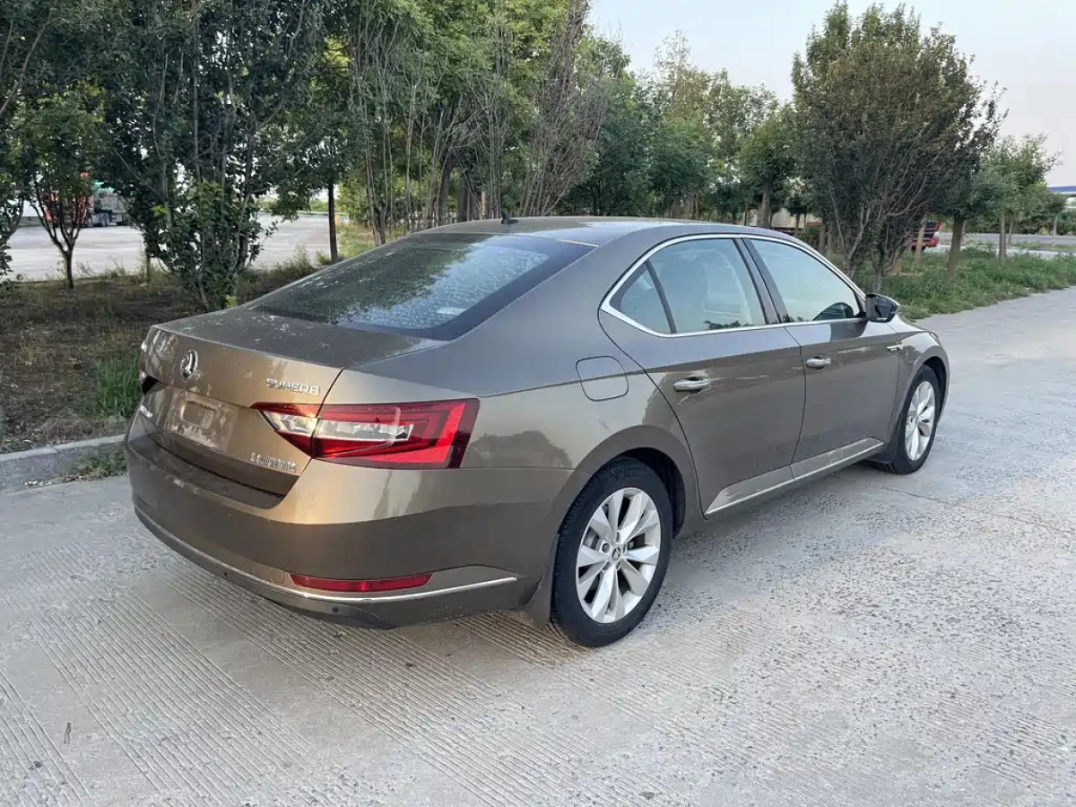 SKODA SUPERB