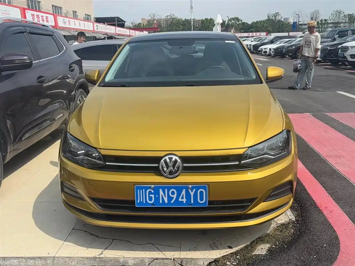 VOLKSWAGEN POLO
