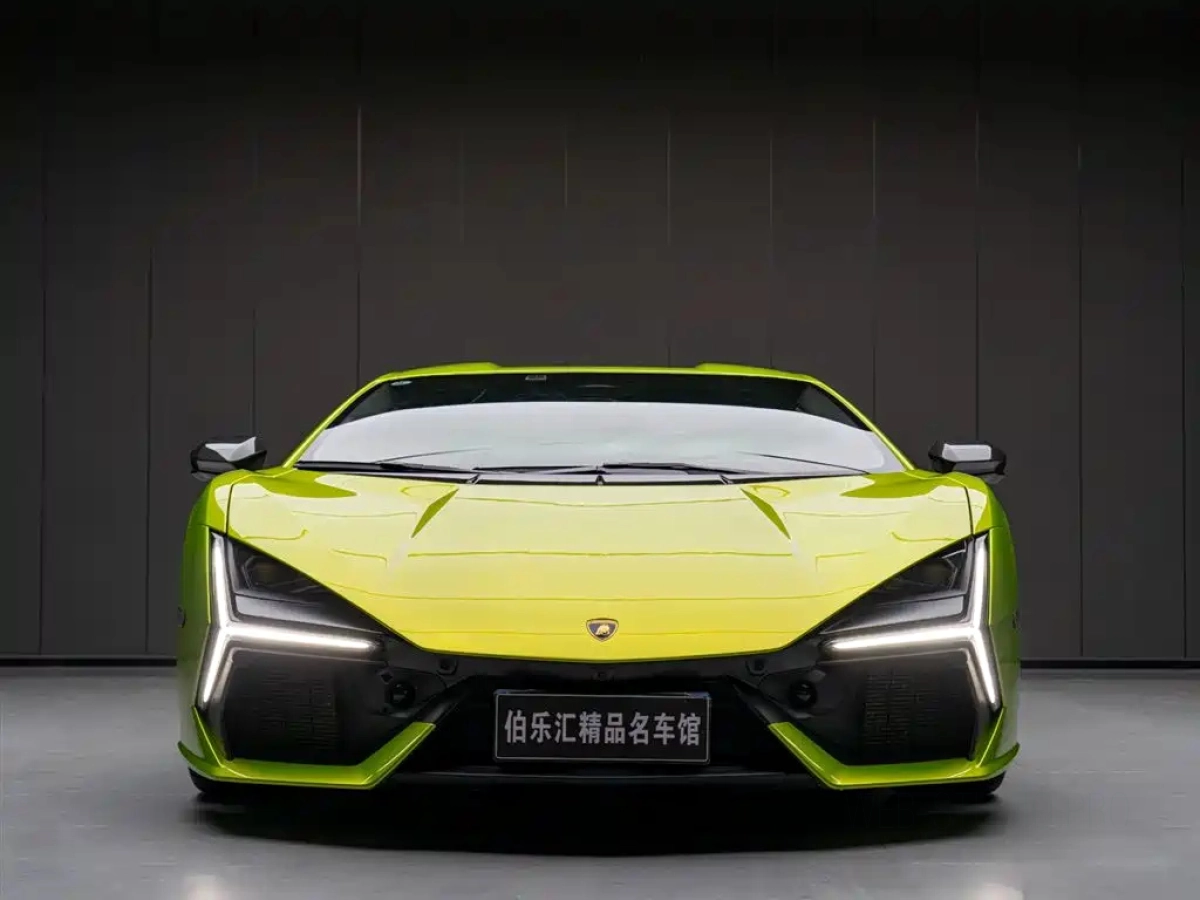 LAMBORGHINI REVUELTO