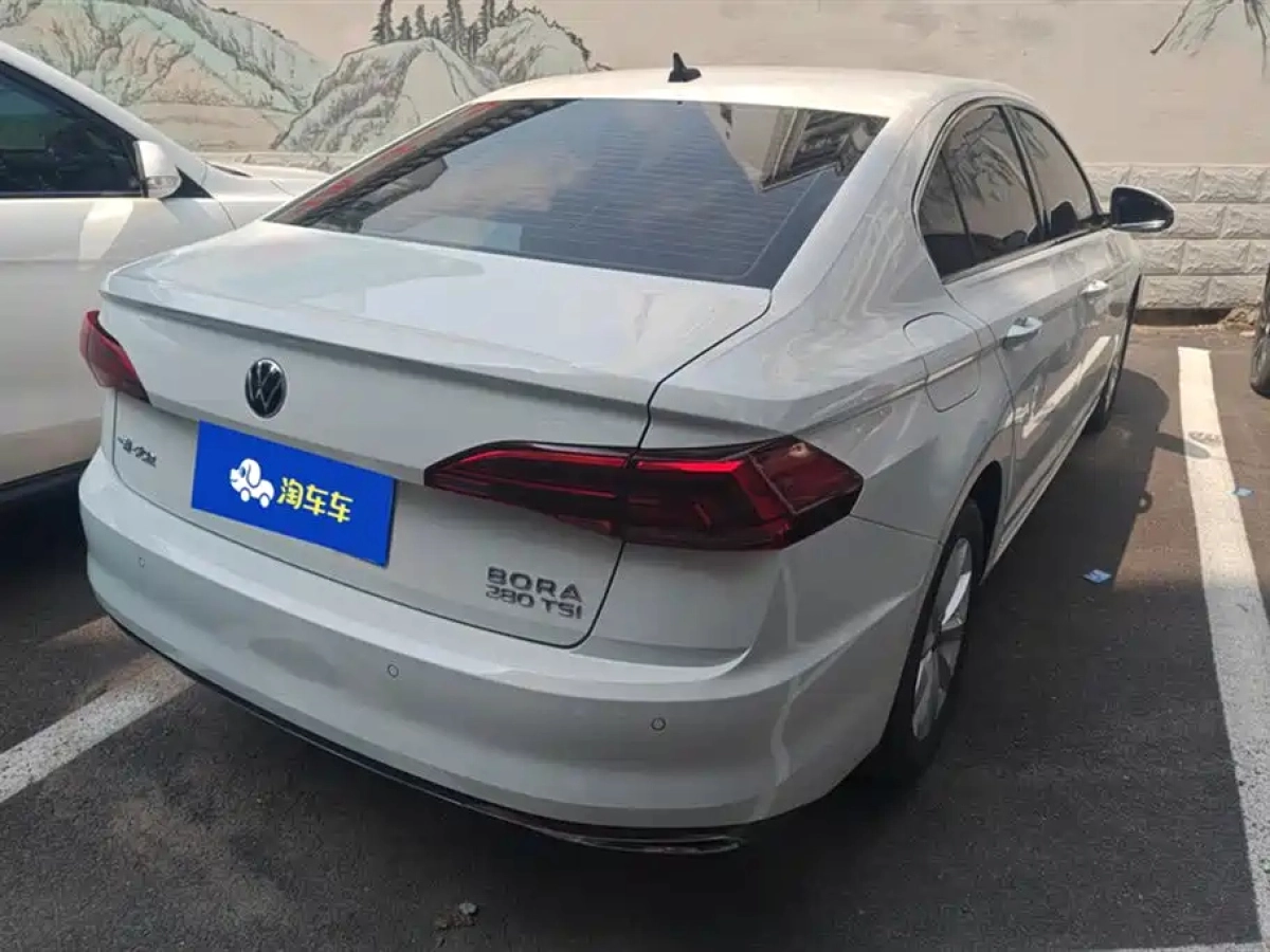 VOLKSWAGEN BORA