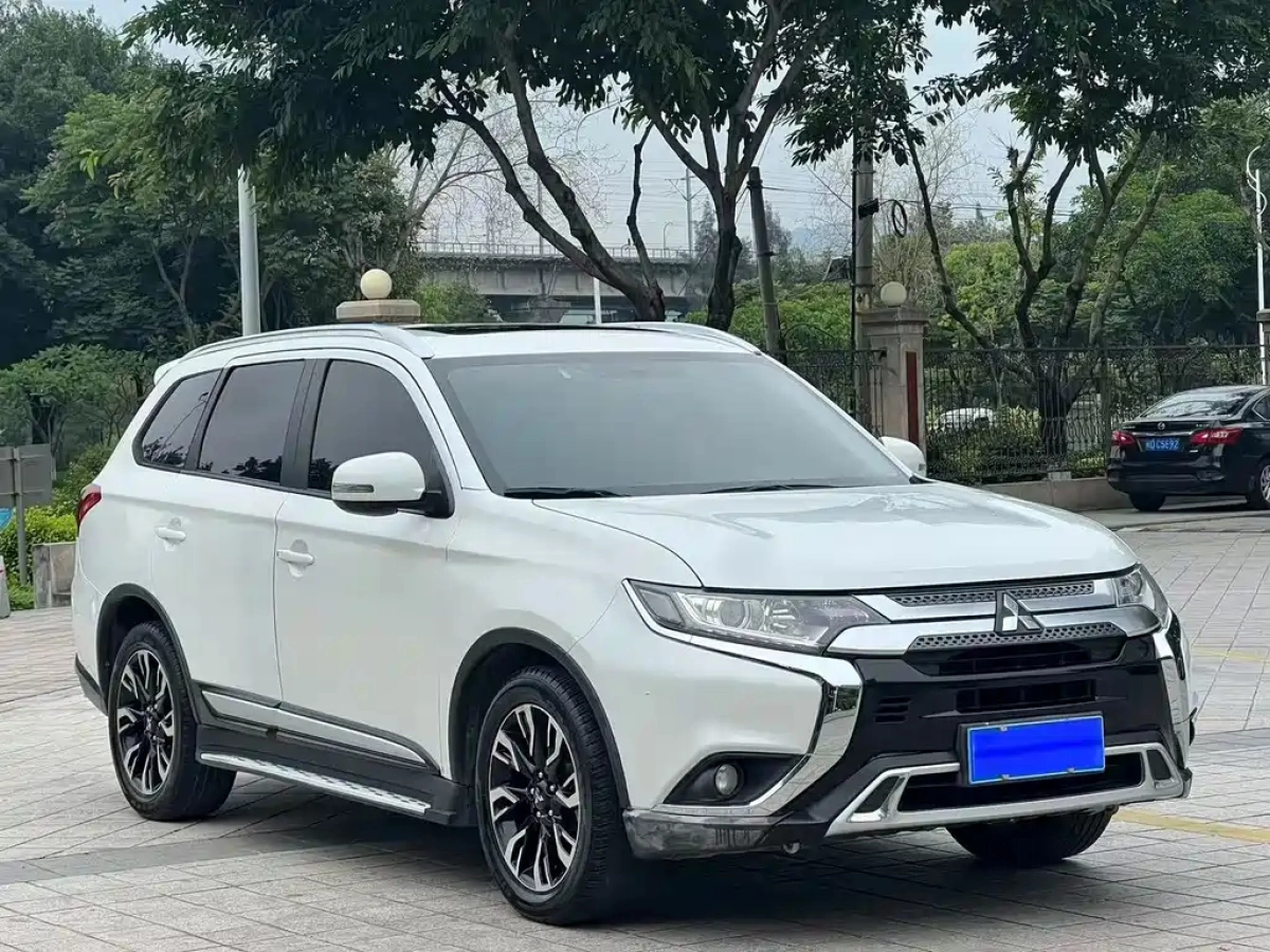 MITSUBISHI OUTLANDER