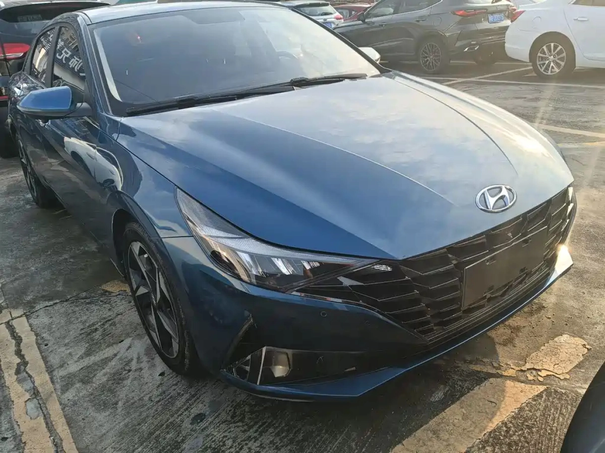 HYUNDAI ELANTRA