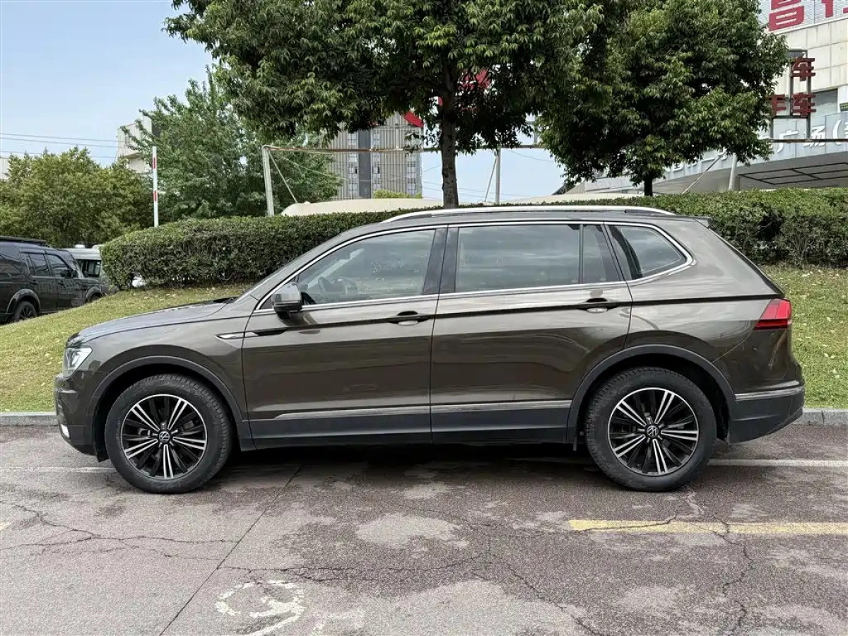 VOLKSWAGEN TIGUAN L