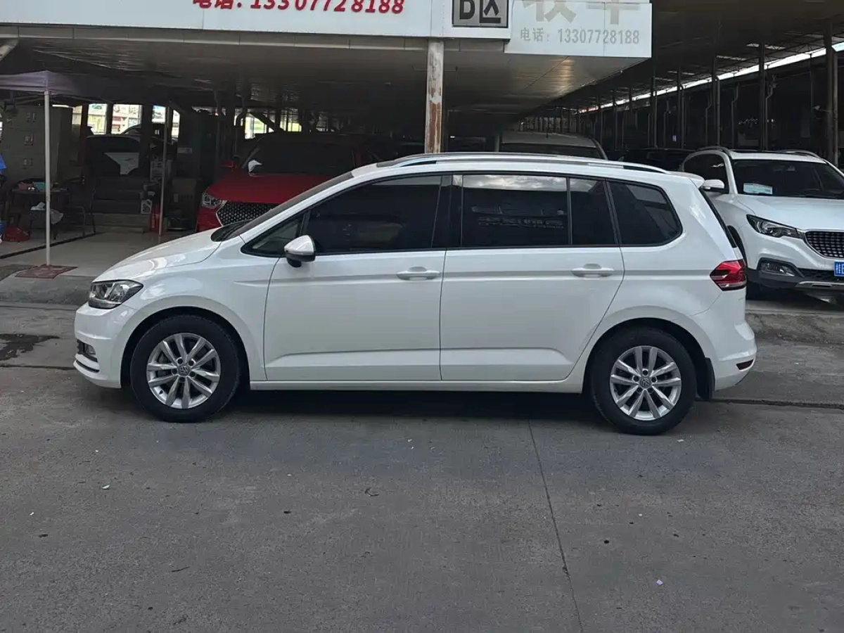 VOLKSWAGEN TOURAN
