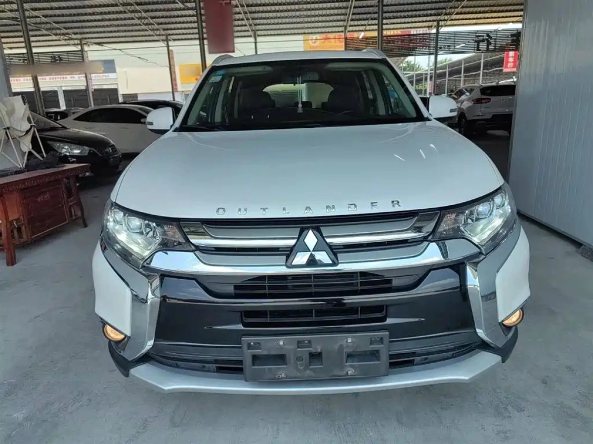 MITSUBISHI OUTLANDER