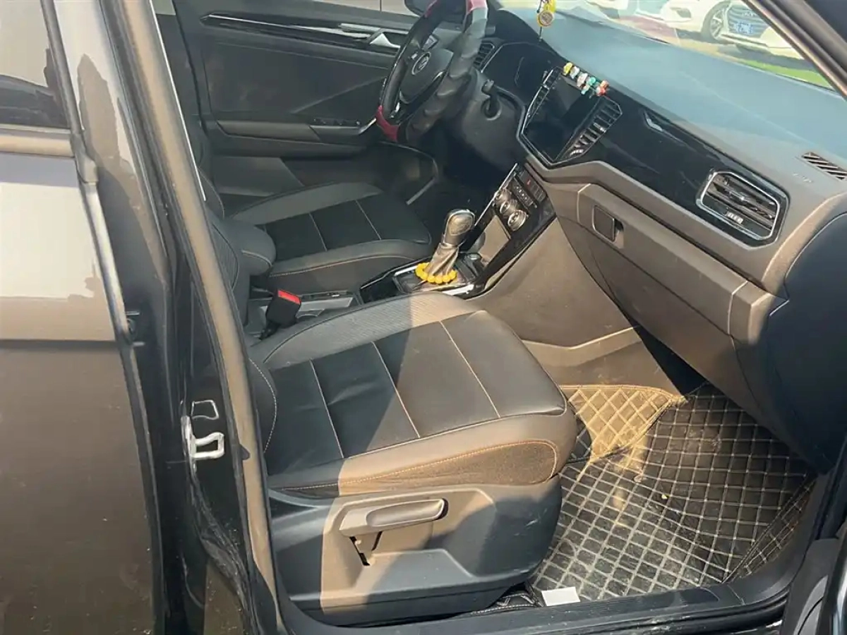 VOLKSWAGEN T-ROC TANGE