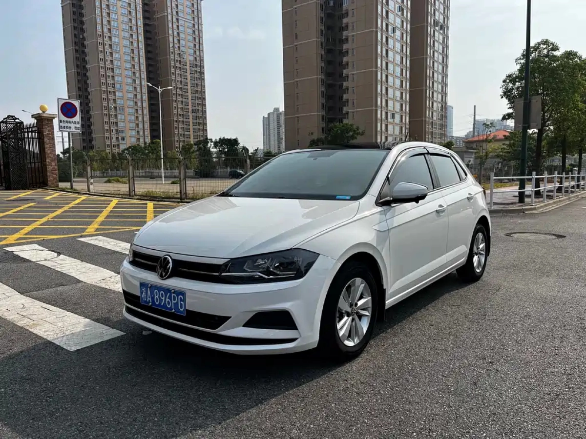 VOLKSWAGEN POLO