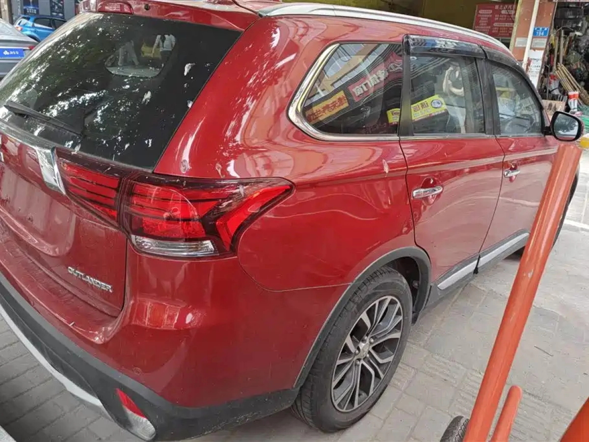 MITSUBISHI OUTLANDER