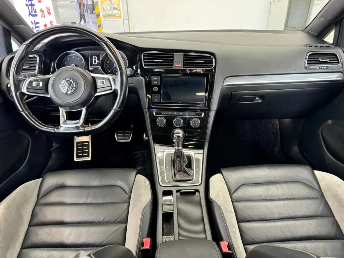 VOLKSWAGEN GOLF