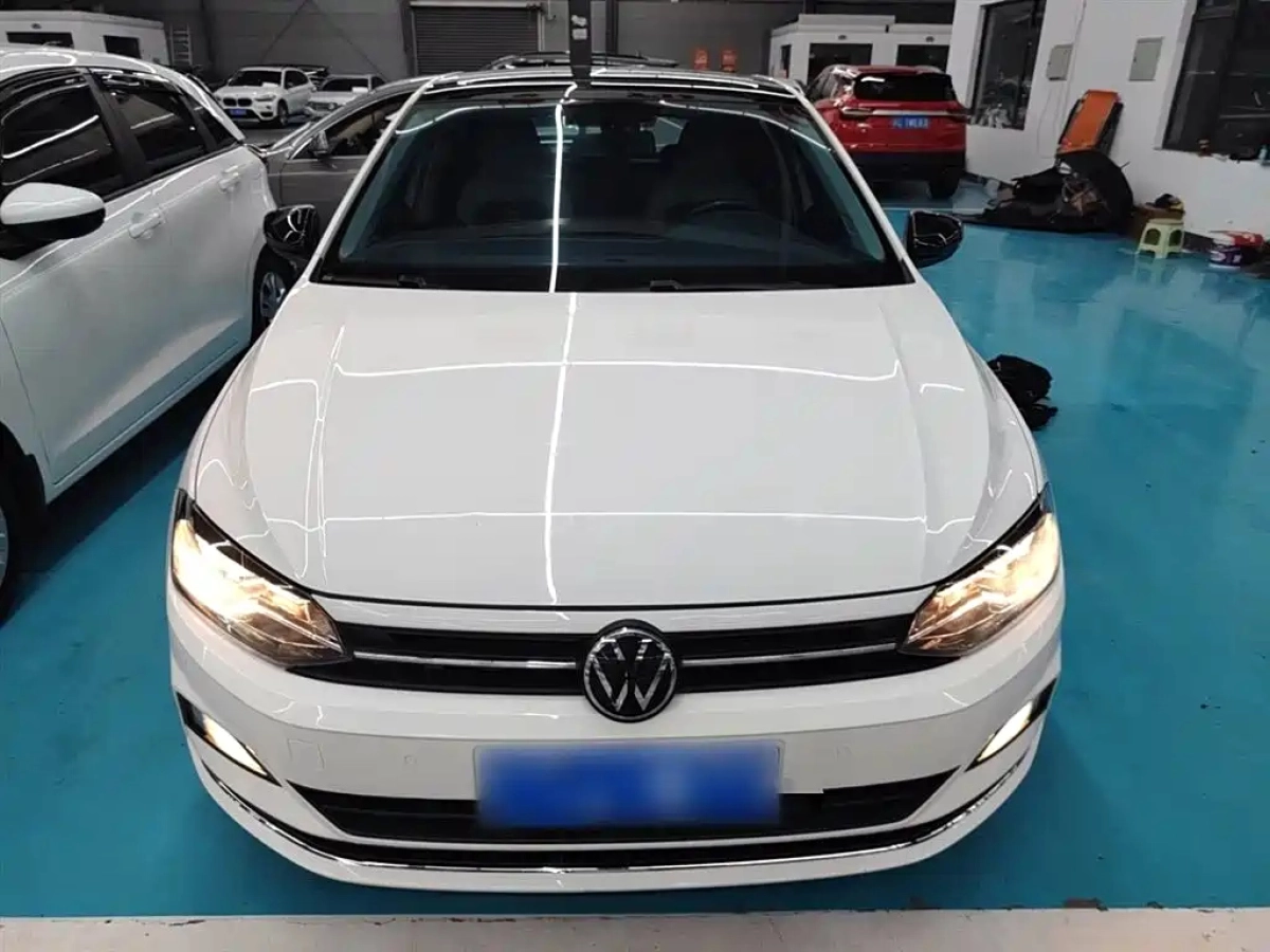 VOLKSWAGEN POLO