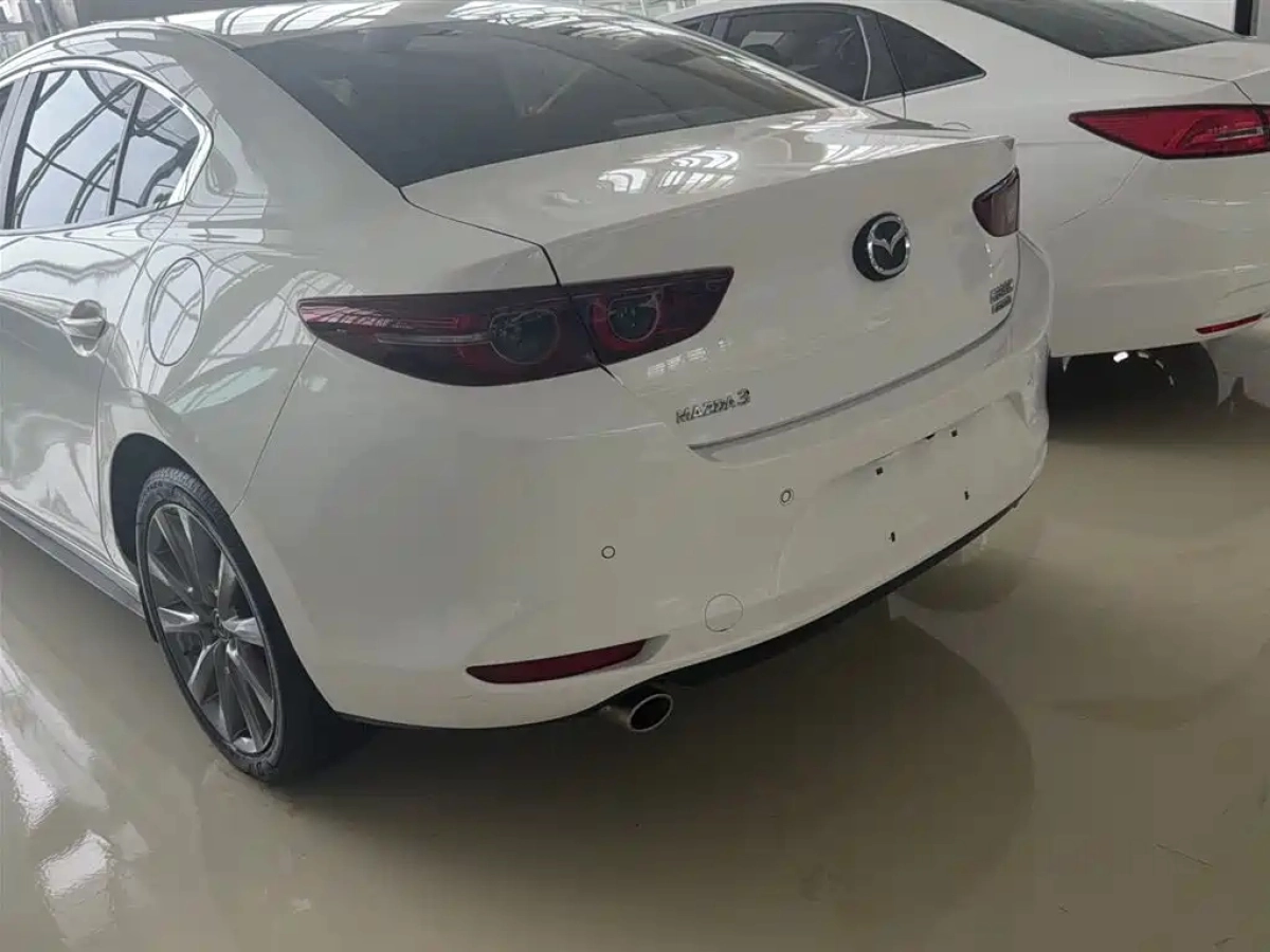 MAZDA 3 AXELA