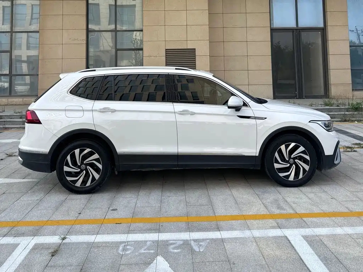 VOLKSWAGEN TIGUAN L