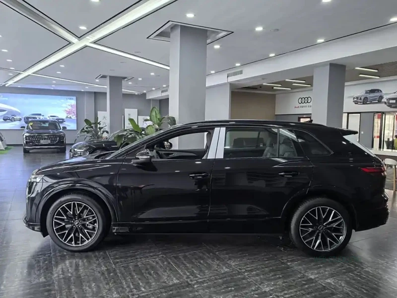AUDI Q5 E-TRON