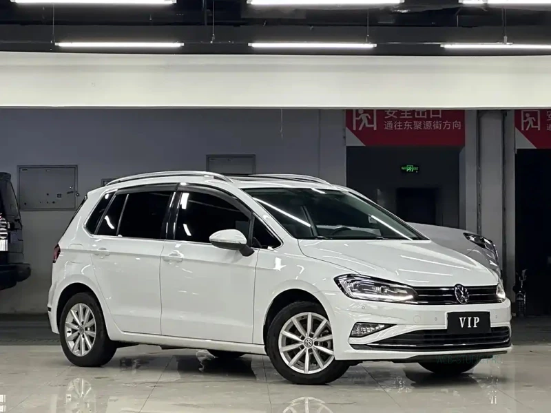 VOLKSWAGEN GOLF . SPORTSVAN