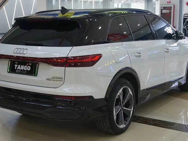 AUDI Q5 E-TRON