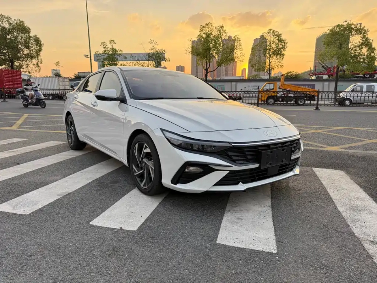 HYUNDAI ELANTRA
