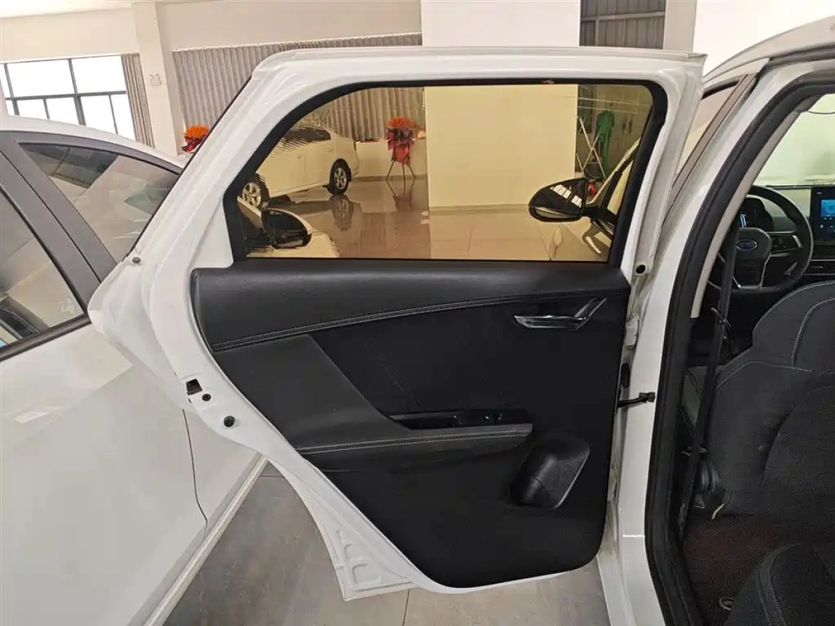 BYD E2