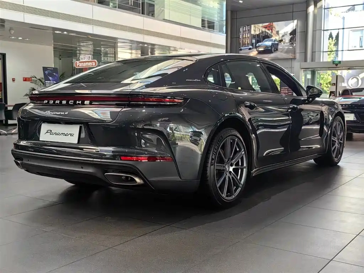 PORSCHE PANAMERA