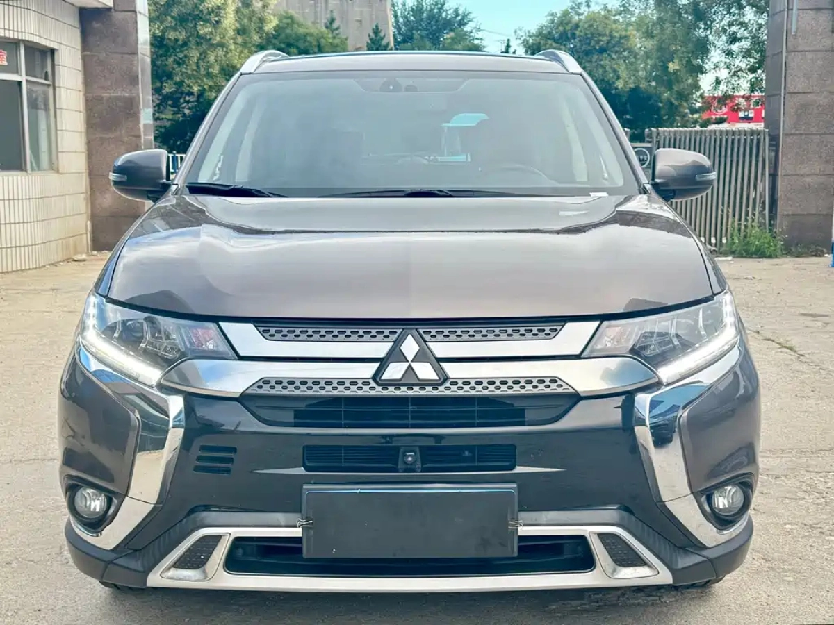 MITSUBISHI OUTLANDER