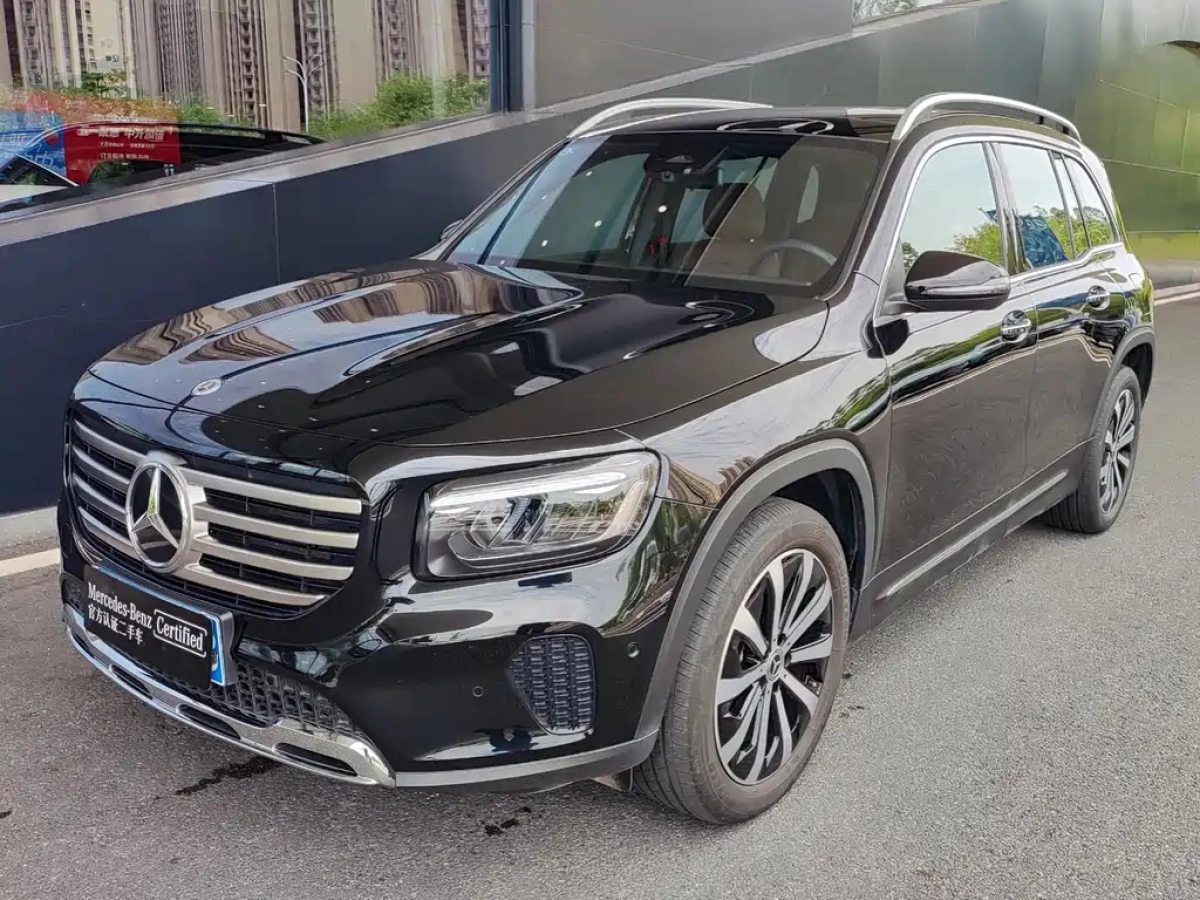 MERCEDES BENZ GLB  2024