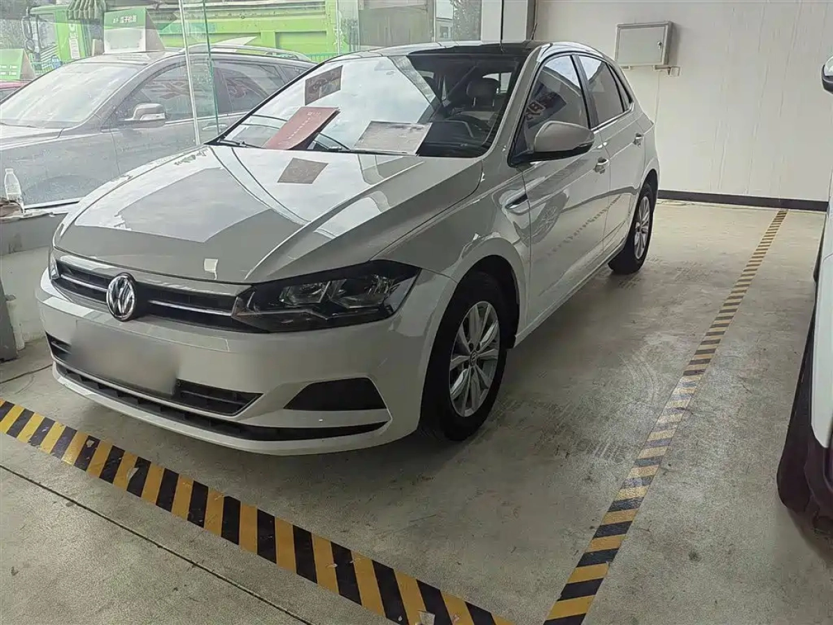 VOLKSWAGEN POLO