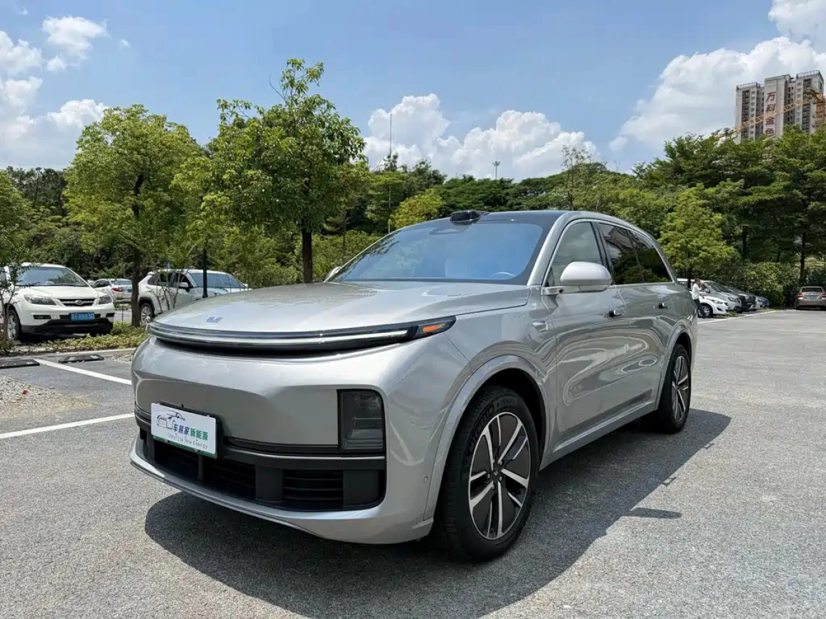 LI AUTO L8  2024