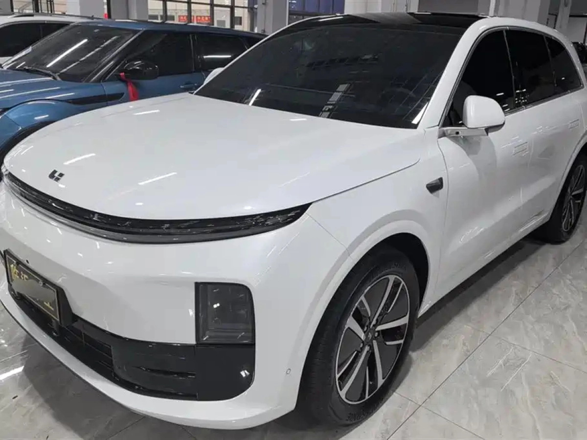 LI AUTO L6  2024