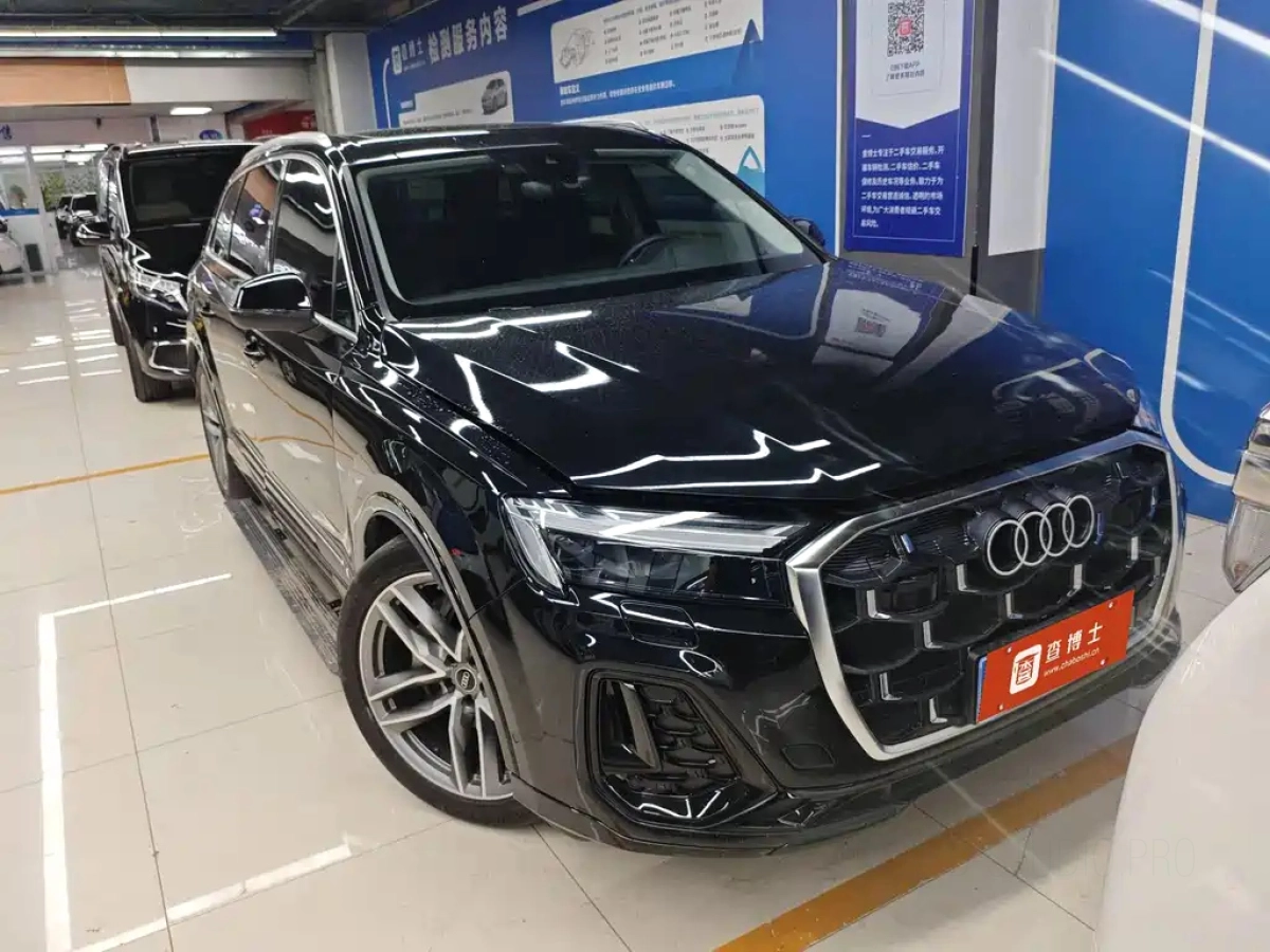 AUDI Q7  2024