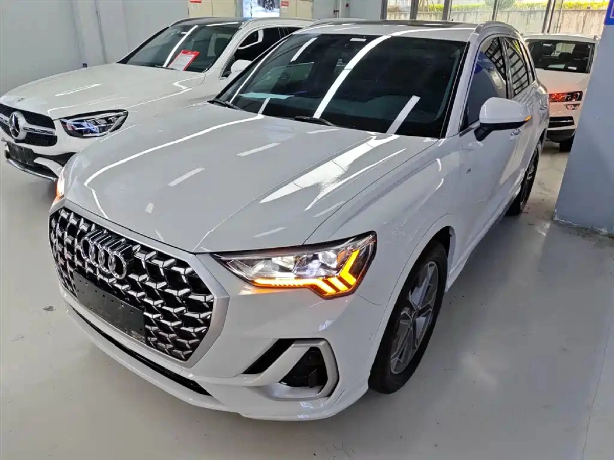 AUDI Q3  2024
