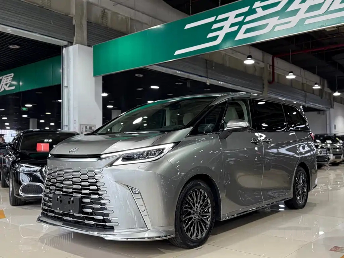LEXUS LM  2023