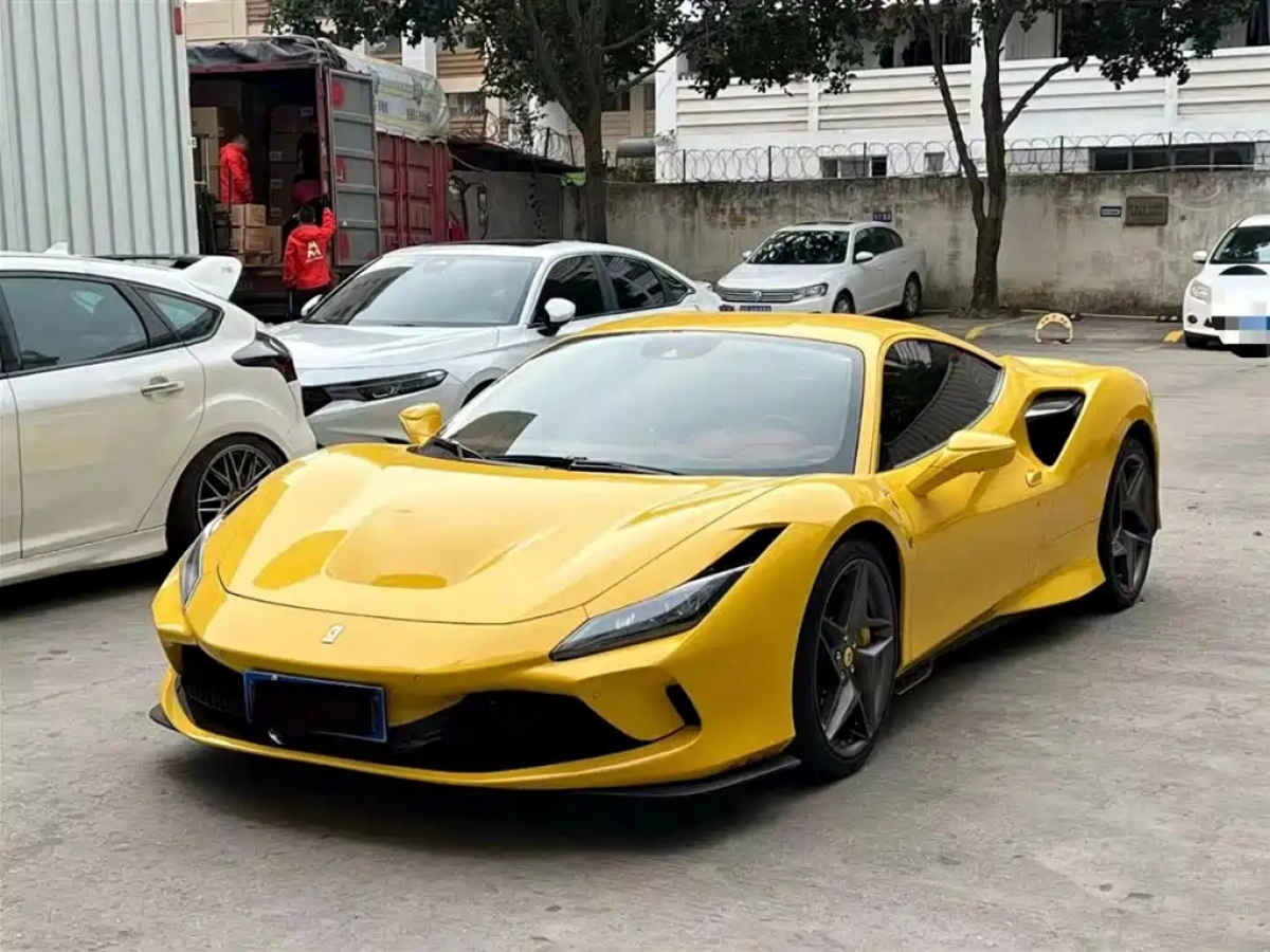 FERRARI F8  2019