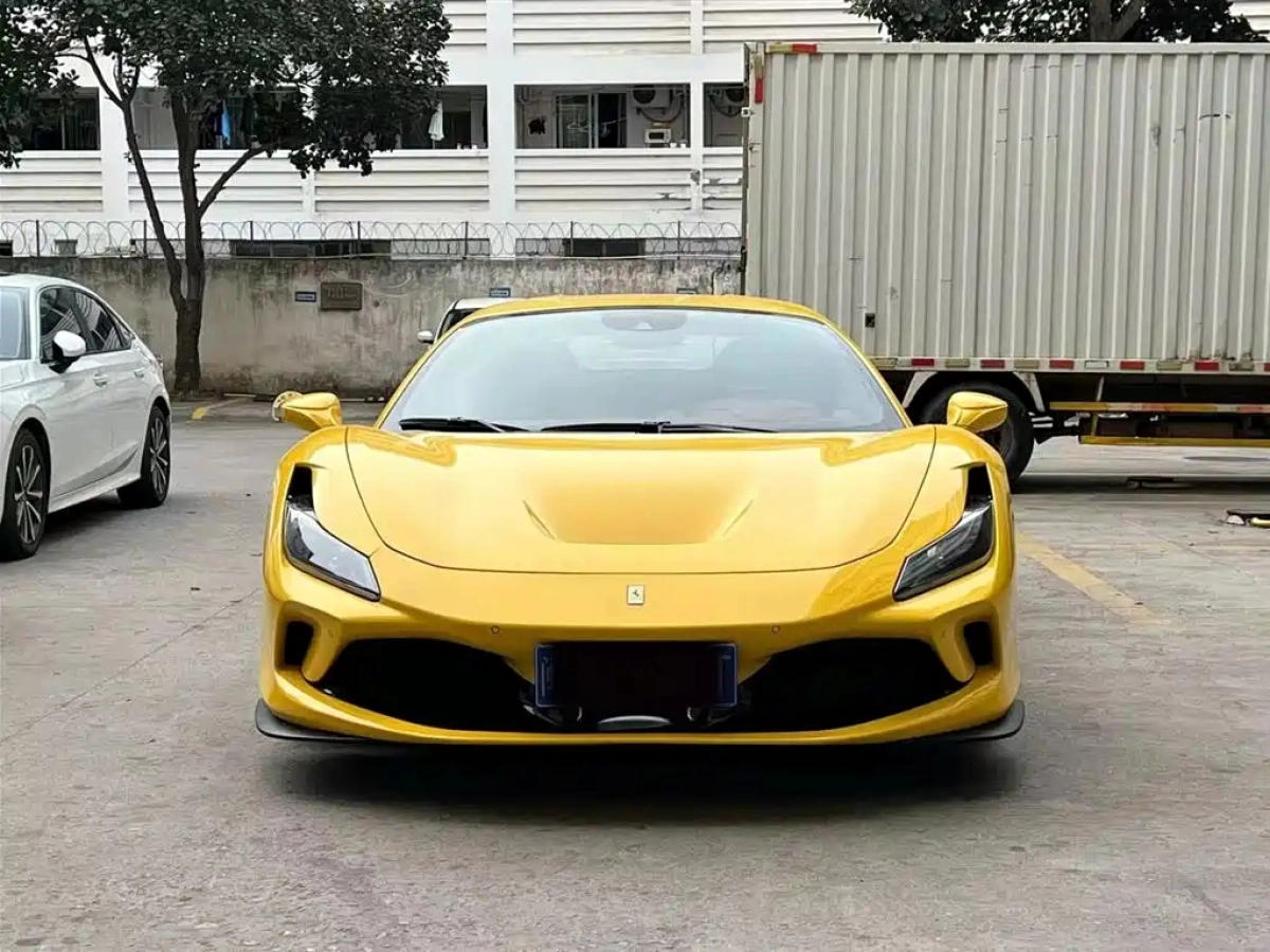 FERRARI F8