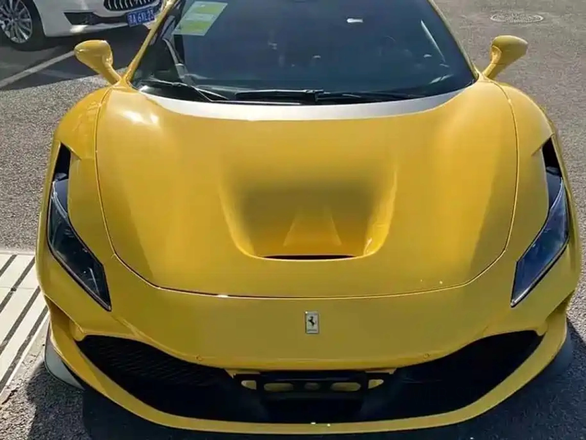FERRARI F8