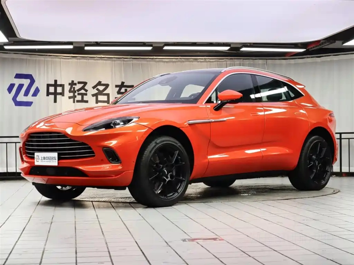 ASTON MARTIN DBX
