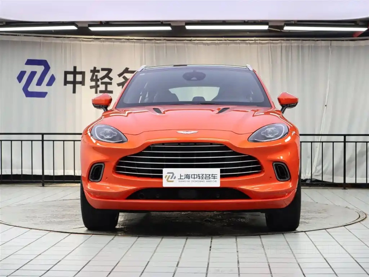ASTON MARTIN DBX