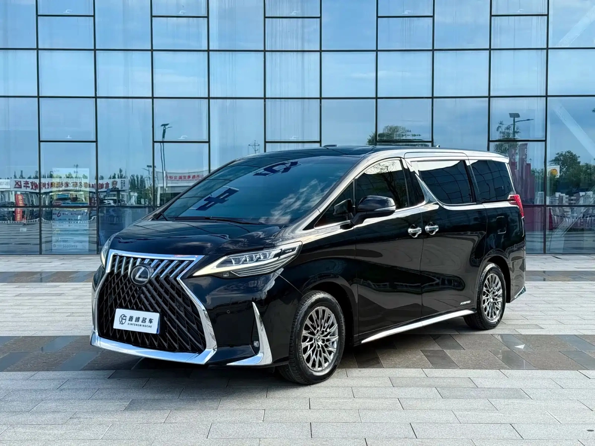 LEXUS LM  2020