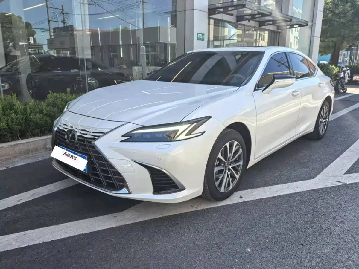 LEXUS ES  2025